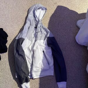 nike windbreaker, mens medium, worn a few times.